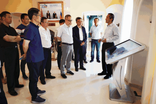 厅副主任张捷,国际集团党委副书记冯来刚 ,中土集团副总经理王劲松