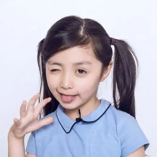 安淇尔双马尾卖萌头像