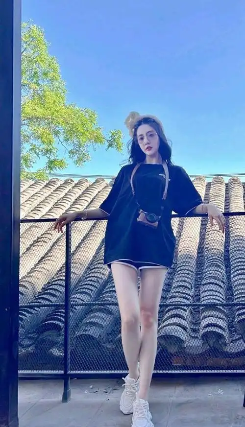 陈欣予简约穿搭,尽显清纯气质,白色甜美,古装气质,黑色潇洒