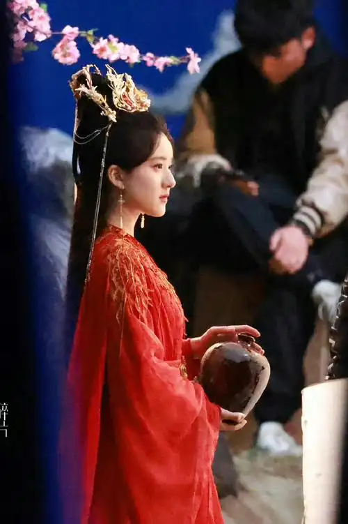 赵露思神隐红衣路透氛围感#赵露思的红衣古装造型太有氛围感了吧