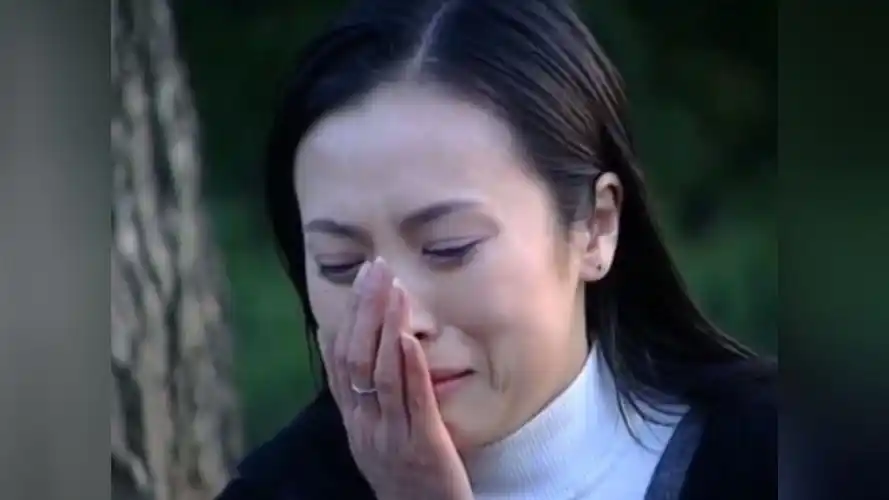 危情实录:优雅淑女尾随心上人,发现他跟女人私会,却独自暴哭!