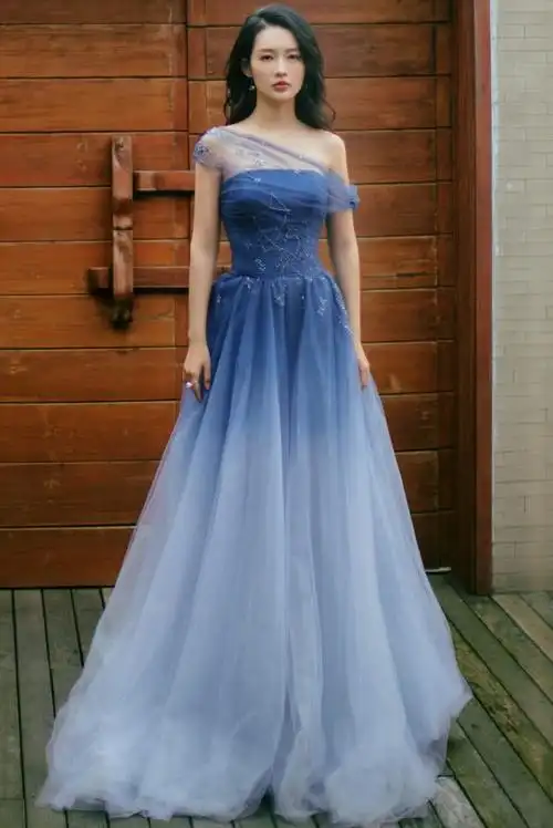 李沁一袭蓝色渐变长裙, 古典美人韵味,美的太过分!