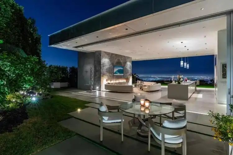 98 亿的超级山顶豪宅,无比奢侈的观景台