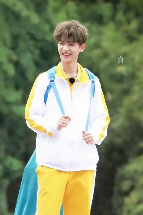 黄明昊#这套幼儿园穿搭好可爱鸭奥特曼!biubiubiubiubiu