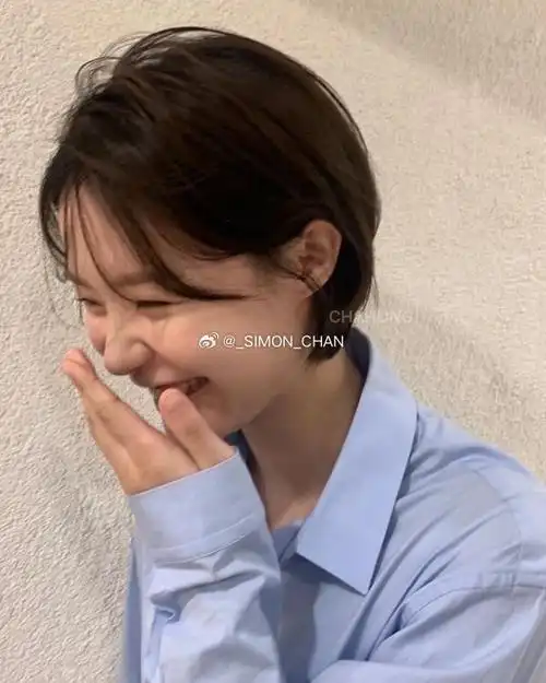 2024夏季小脸发型推荐:"扁平后脑勺,短发"首重"蛋形"轮廓