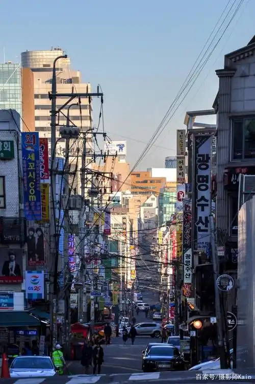 摄影师实拍韩国首尔街头,杂乱不堪让人感慨:这就是发达国家?