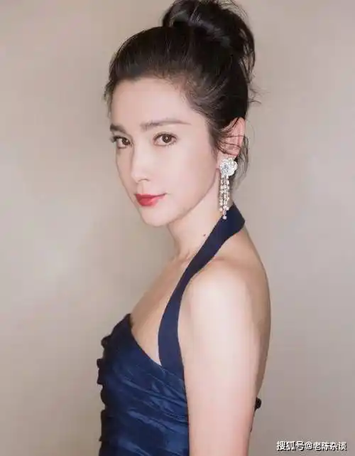 当然,李冰冰的成功不仅仅是因为她的颜值和身材.