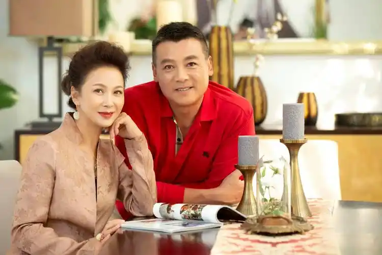 赵越和丈夫结婚多年,恩爱如初.