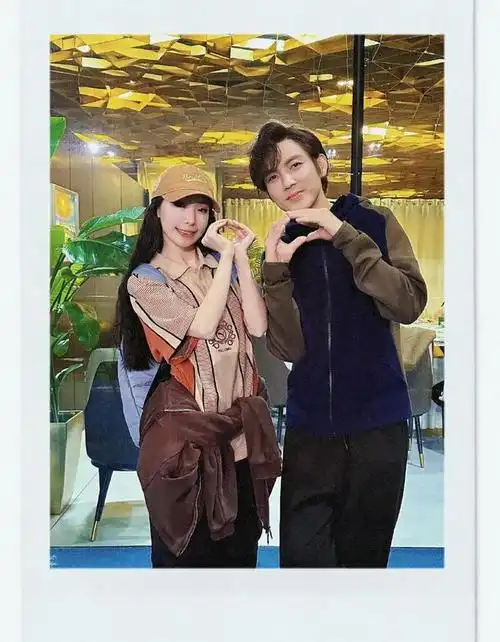 414娱乐钟汉良肖战王一博张艺兴鹿晗杨紫龚俊迪丽热巴ab宋祖儿