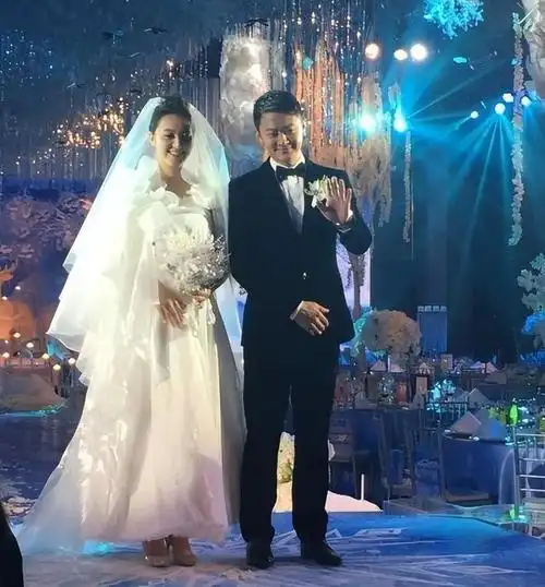 婚纱 婚纱照 640_689