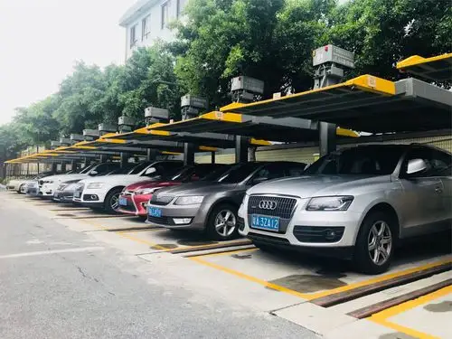 超大的露天停车场