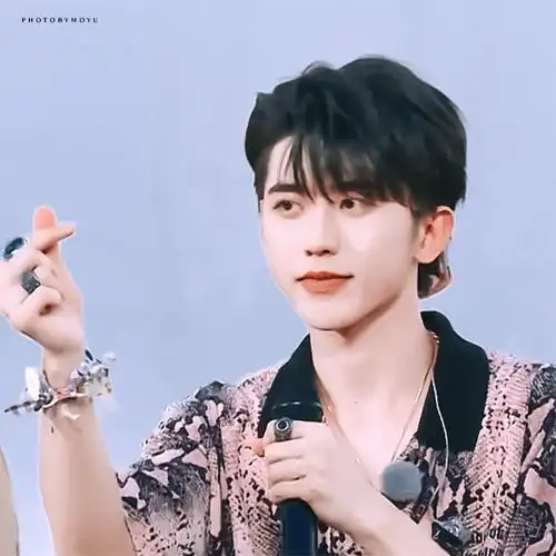 比心00#奔跑吧蔡徐坤