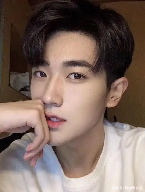 2020年超高人气的4款男生短发,剪完简约清爽又时尚!