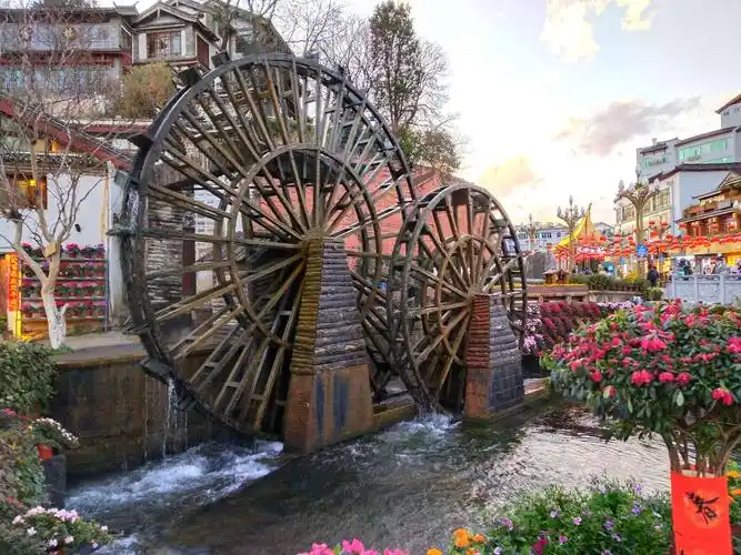 大水车是丽江古城的标志性建筑,它是游客来古城一定要拍照的地方,所以