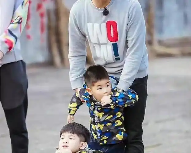 18岁黄渤与张卫健可以忍,如今看到18岁的雷佳音,忍不住想说些话