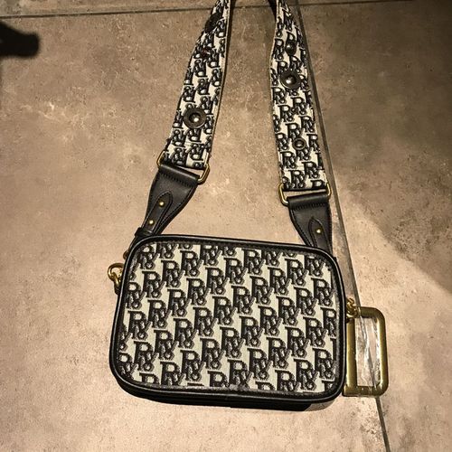 2020王子文明星同款老花相机包包新款潮女包秋冬洋气百搭宽带女包