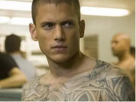 越狱男主角的名字?