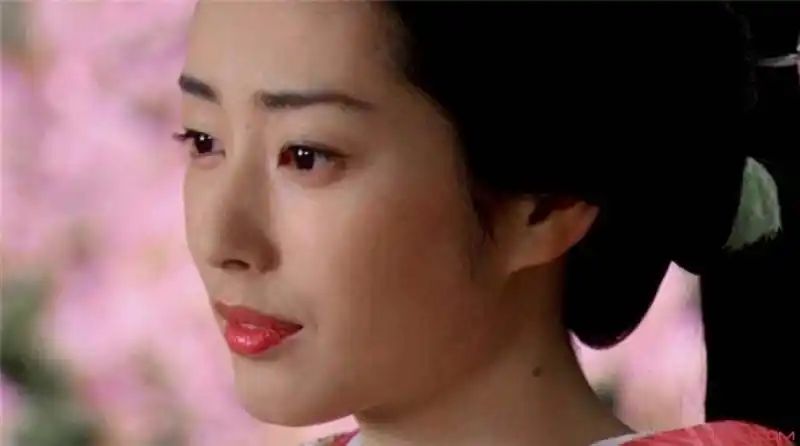 接下来这位扮演贞子的美女演员,就是《七夜怪谈2 》木村多江,当时年龄