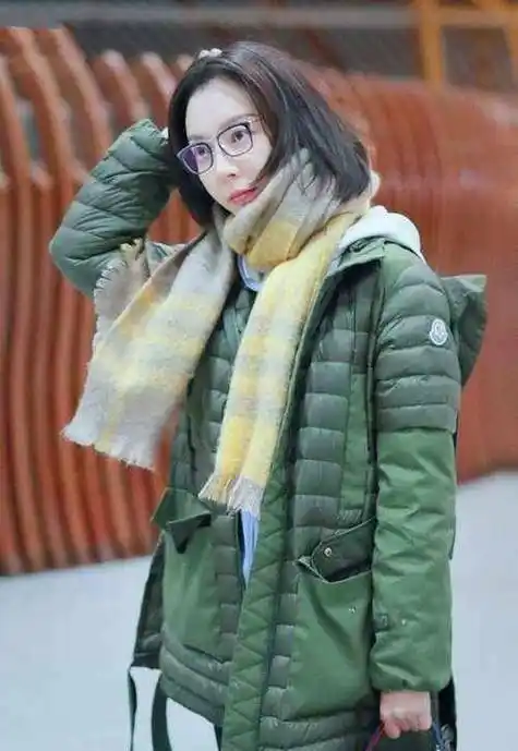 陈数早年素颜照,皮肤虽紧嫩但肤色偏黄,如今气质好都靠包装!