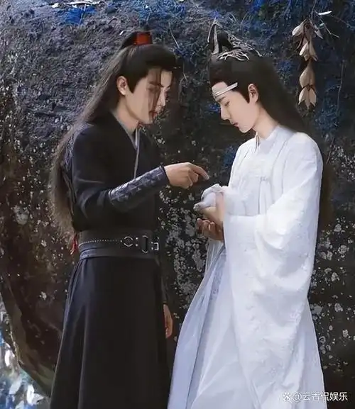 同样因为《陈情令》而走红,为何肖战的后续资源比不上王一博