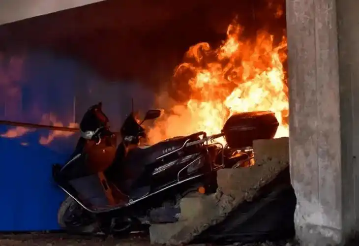 路边小店买的电动车电池爆炸,一家四口住进icu!最小的才9岁!