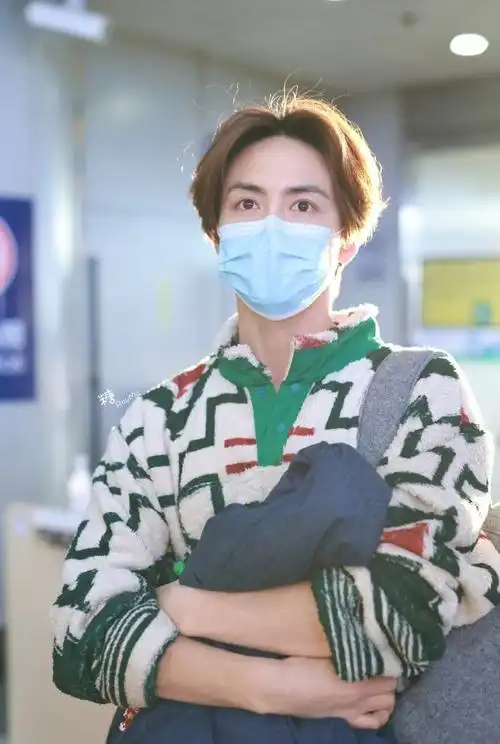 马天宇雨落屋瓦开机照