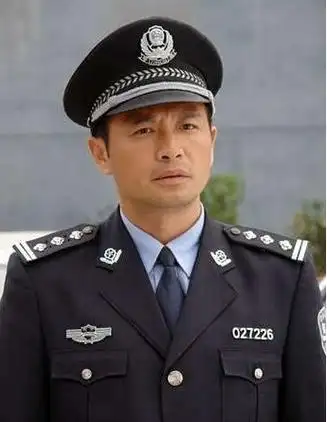 张三吃了一惊,问警察:"那他们为什么最后没有绑架我呢?