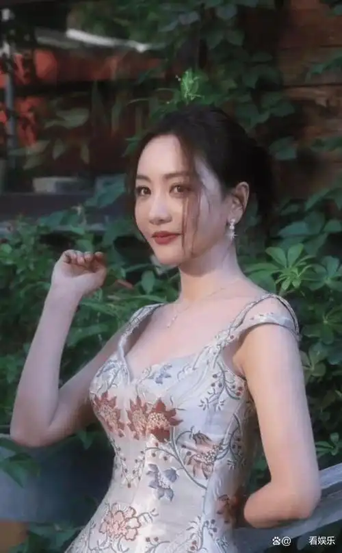 9月16日,42岁的女演员杨蓉,引发热议!