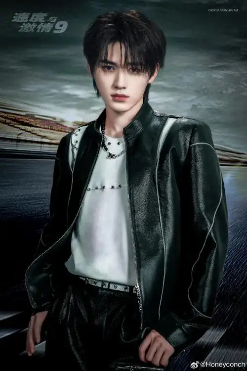 宋亚轩王牌对王牌多巴胺套装#美丽滴衣服让帅气的人儿穿,帅气的妆造