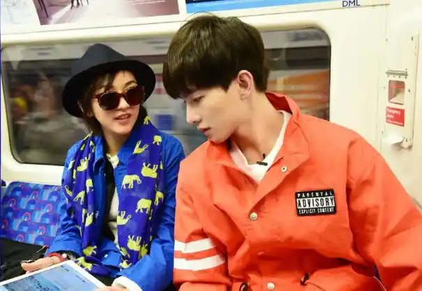 古力娜扎晒《花少3》合照,《花少2》却是杨洋阴影,综艺互撕鼻祖