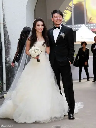 组图:盘头披发长纱短纱…明星婚礼发型谁最美?_高清图集_新浪网