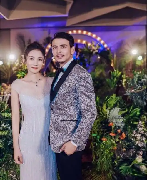 被杨烁隐藏十年的老婆,大家都认识她,还和罗晋是同学