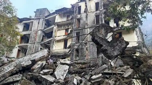 汶川地震遗址见证生命的坚韧与悲壮