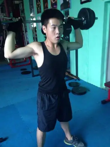 本人男身高一米六七,体重60公斤,脸微圆想穿的很