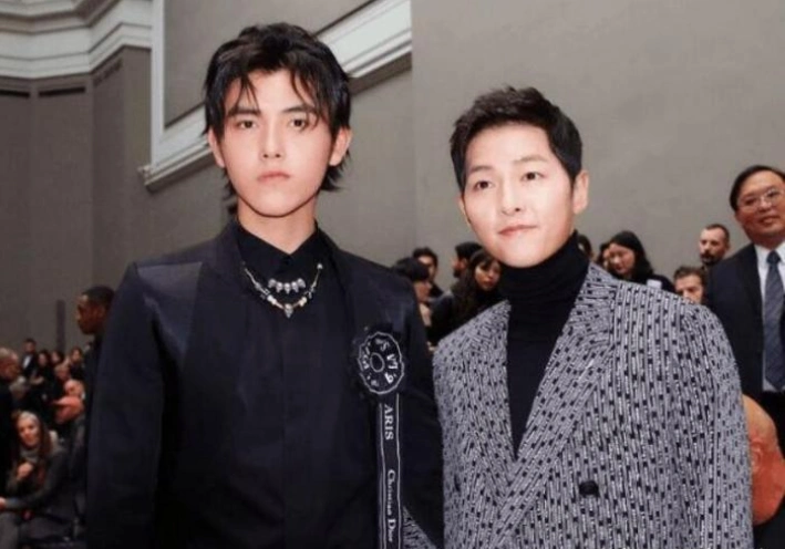 "两男同框, 必有一丑"的7张明星合影, 最后这张也太明显了吧!