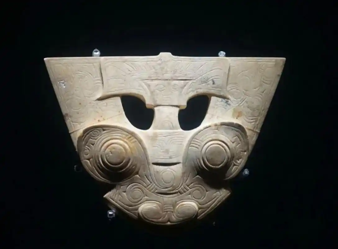 古玉居说玉# 良渚文化神人兽面纹的经典组合,不同于大玉琮的平面雕像