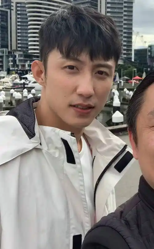 看看观众对黄景瑜演技和人气最真实的评价!