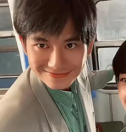 张子枫胡先煦朵宇cp售后#张子枫和胡先煦是懂售后的,小别离里的敲梅