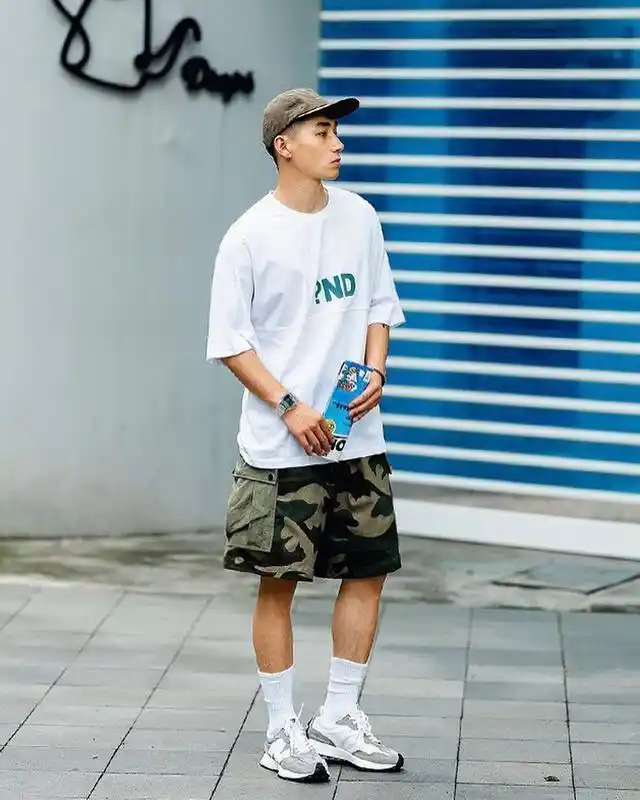 男生夏天穿搭就该宽松些穿上这4套短裤搭配潮流又帅气
