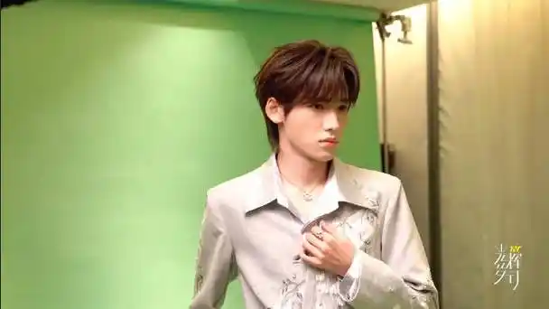 二十撷彩行舟漫海#  《光辉岁月》——"破风" 宋亚轩cut    @时代少年