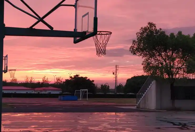 篮球场,同学们挥洒汗水的地方