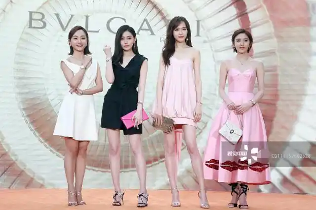 当不到160的赵丽颖碰上身高165的张天爱李沁说谎的那位真的尴尬