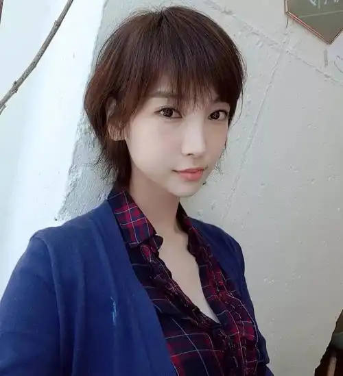 短碎发发型也这么可爱