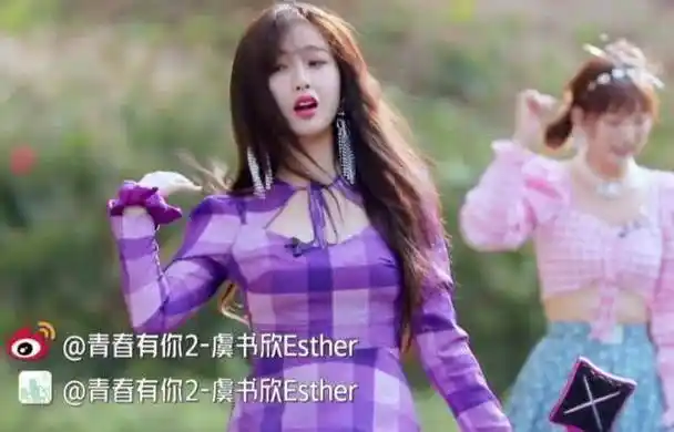 原创原创有一种姐妹cp叫欣风雪雨虞书欣走秀拿梳子孔雪儿就拿镜子