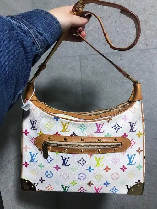 lv白三彩牛角包
