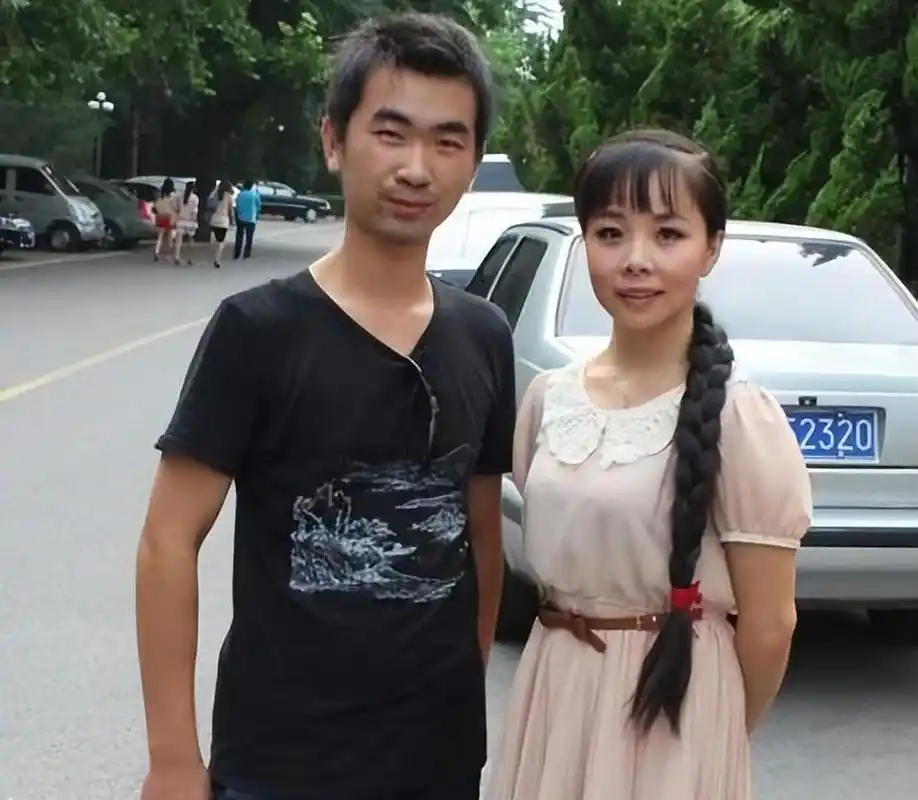 有一种"恩爱"叫王二妮和李飞,结婚9年后,令内娱夫妻刮目相看