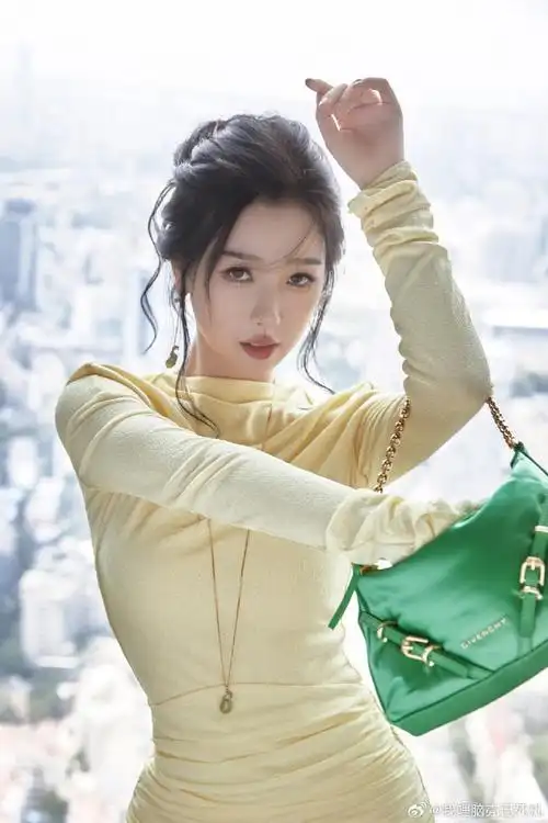 虞书欣黄裙知性风