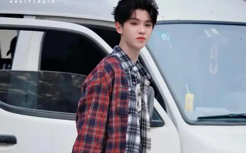 黄明昊#湿发小王子变妆系列