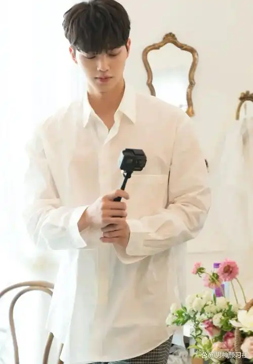 为什么一直说穿白衬衫的男人很耐看