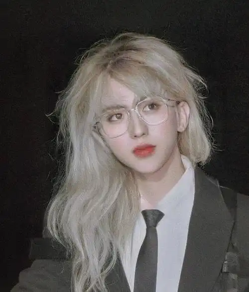 性转后的蔡徐坤,我的天 太精致了吧,可以原地女团出道了…………_高清